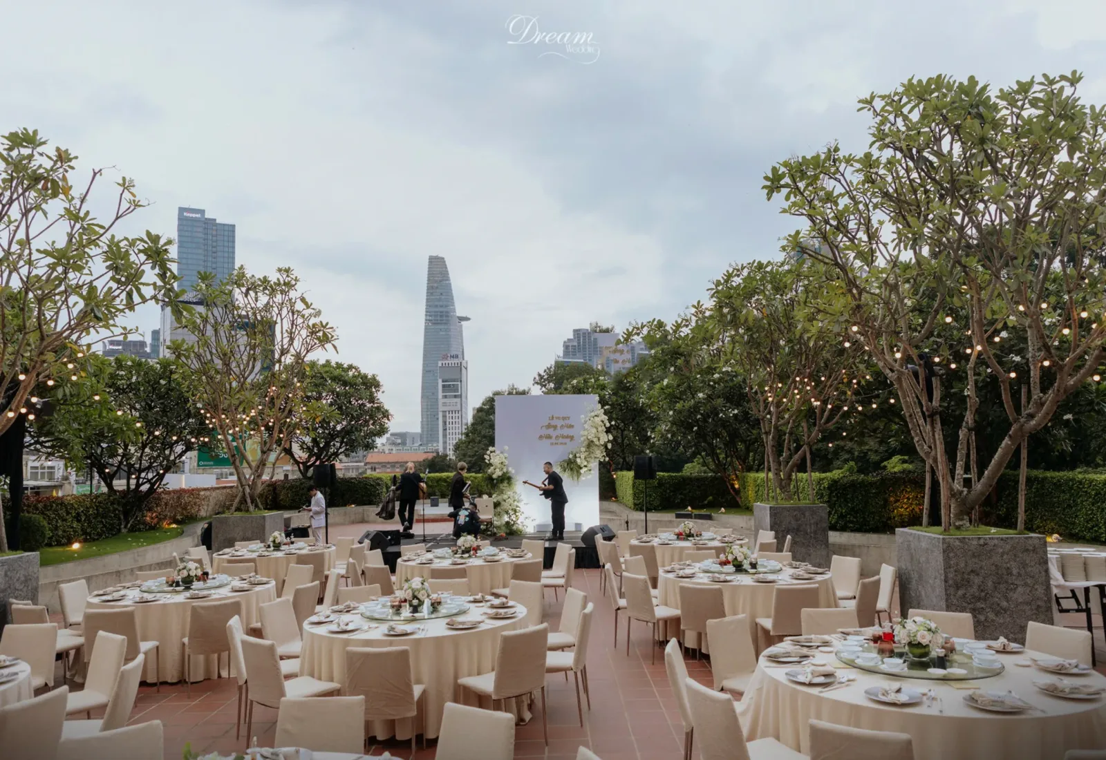 Thiết kế nhà hàng tiệc cưới: ý tưởng và nguyên tắc cốt lõi