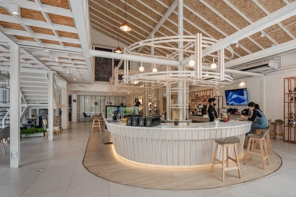 Quán cafe tiền chế 2 tầng trong không gian sân vườn