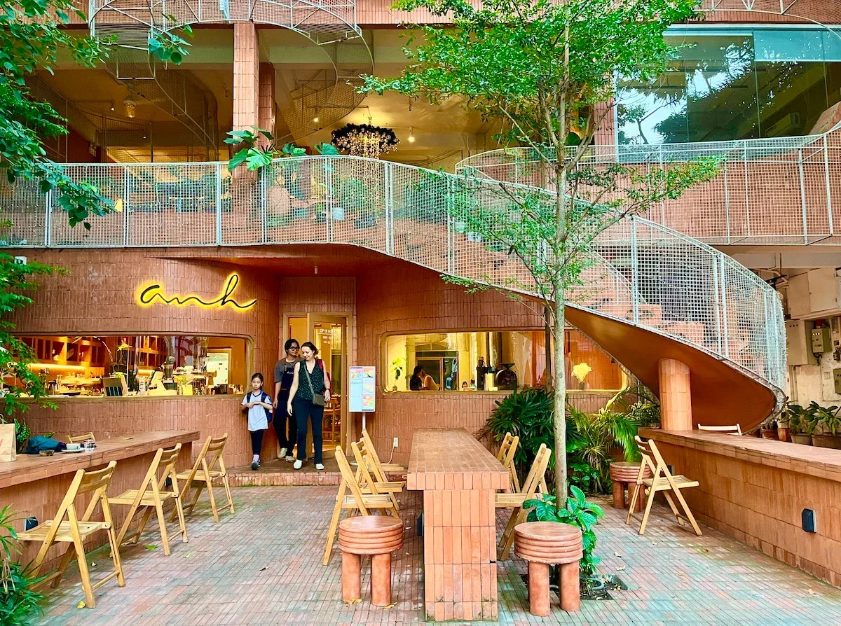 Không gian quán cà phê được thiết kế thu hút khách check-in