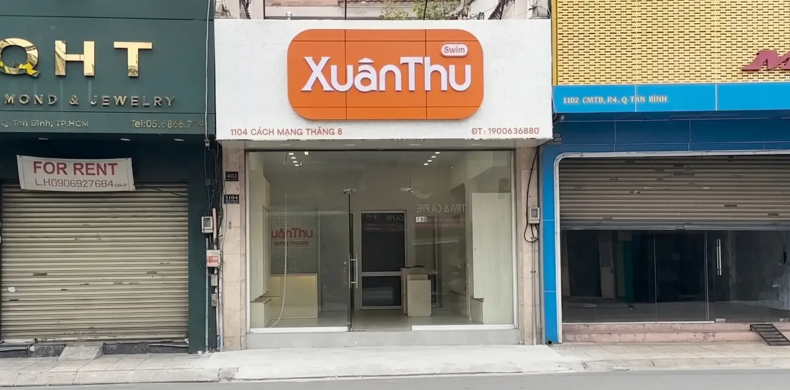 Thiết kế thi công cửa hàng đồ bơi Xuân Thu