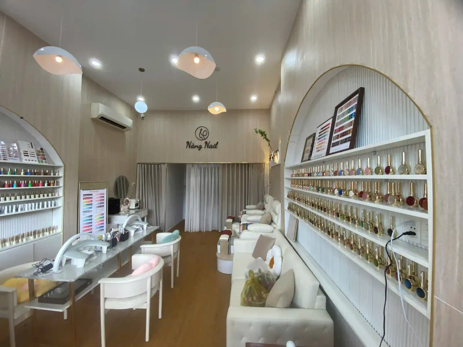 Thiết kế thi công cửa hàng Nàng Nail