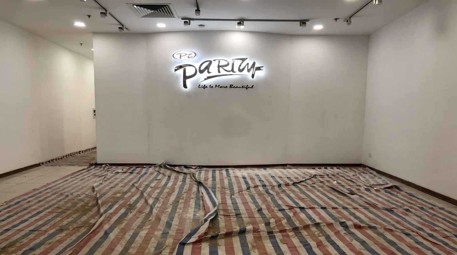 Thiết kế thi công cửa hàng thời trang Parity — ảnh thi công 3